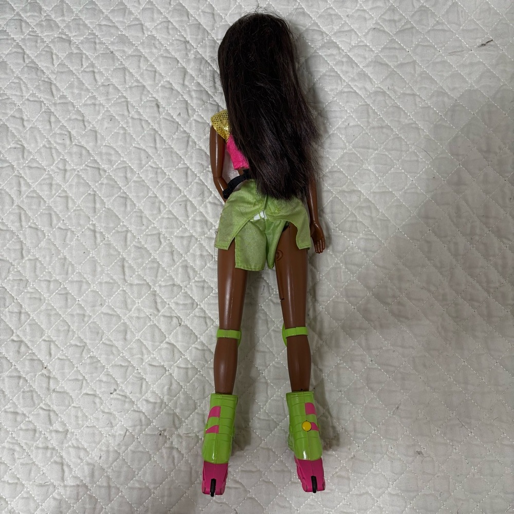 Cool skating barbie doll christie - Picture 3 of 3